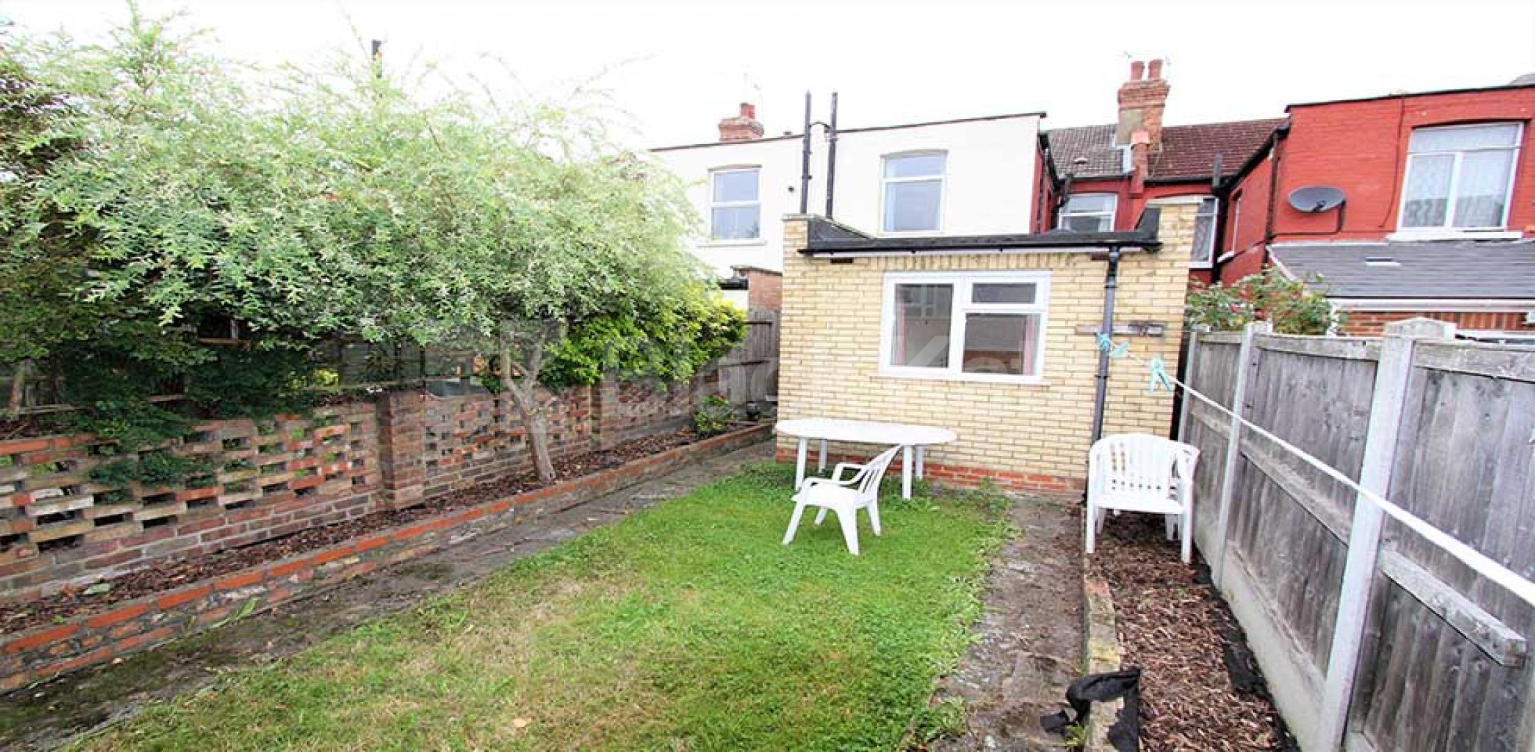 			NEW INSTRUCTION!, 6 Bedroom, 1 bath, 1 reception House			 Hermitage Road, FINSBURY PARK/ STROUD GREEN/ HARRINGAY